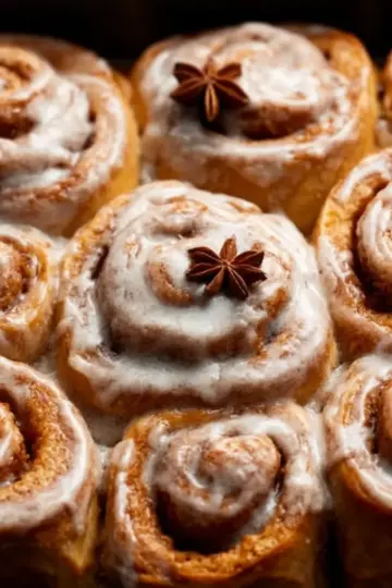 Soft Gingerbread Cinnamon Rolls