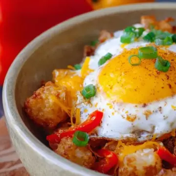 Tater Tot Breakfast Bowl