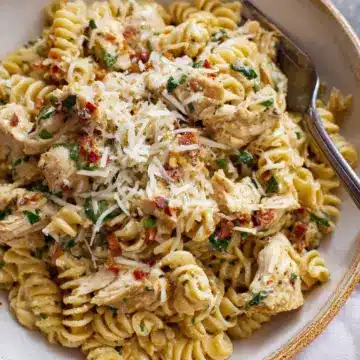 Crockpot Parmesan Garlic Chicken Pasta