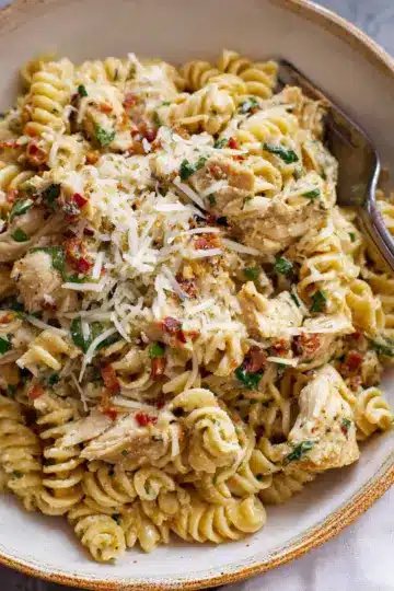 Crockpot Parmesan Garlic Chicken Pasta